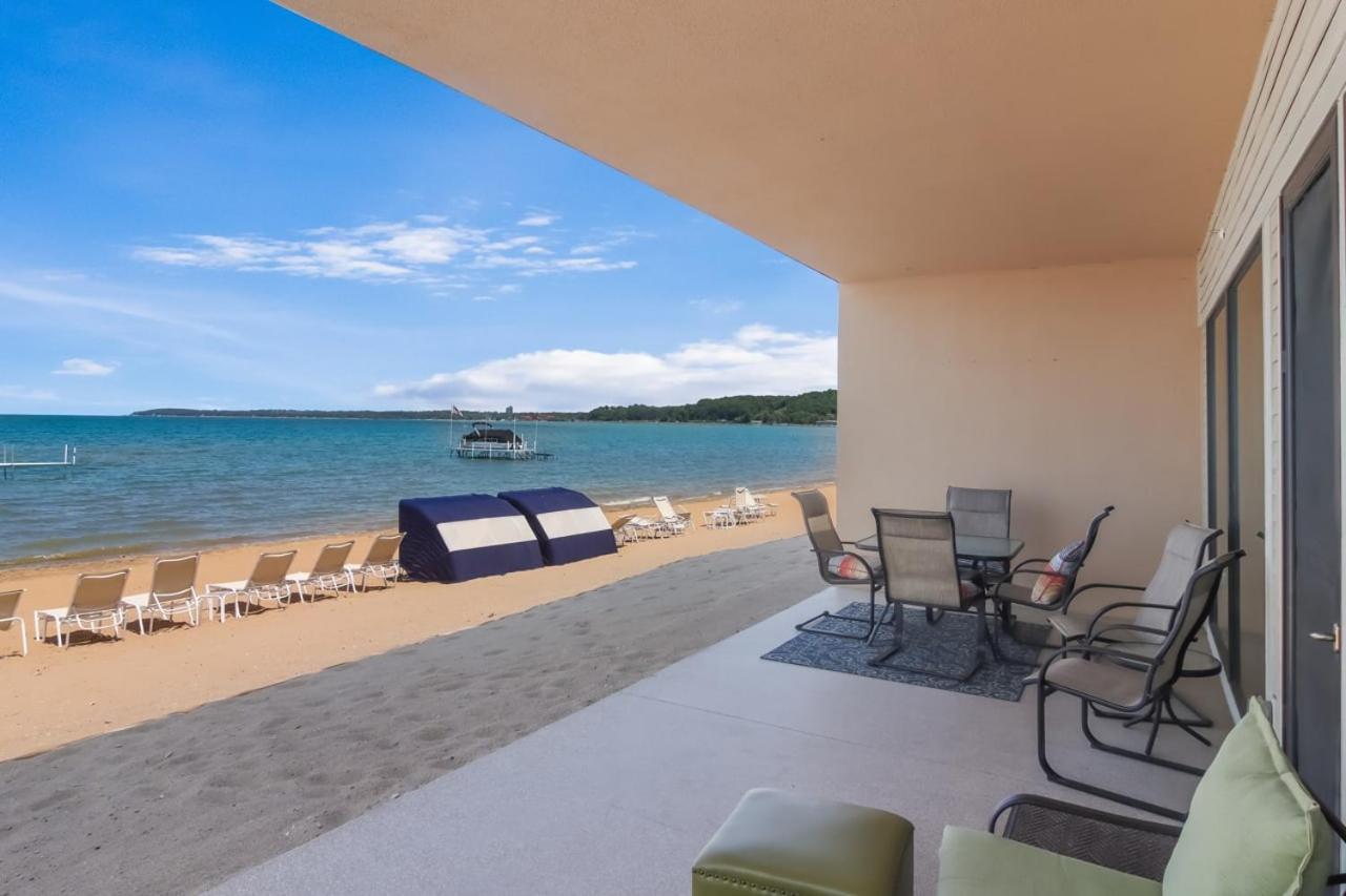 Sugar Beach Villa 1012 Luxury Waterfront Condo Traverse City Exterior foto