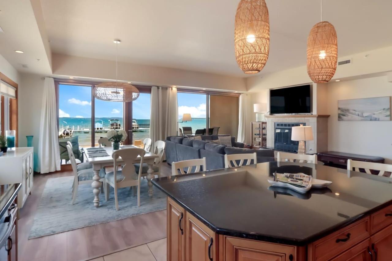 Sugar Beach Villa 1012 Luxury Waterfront Condo Traverse City Exterior foto